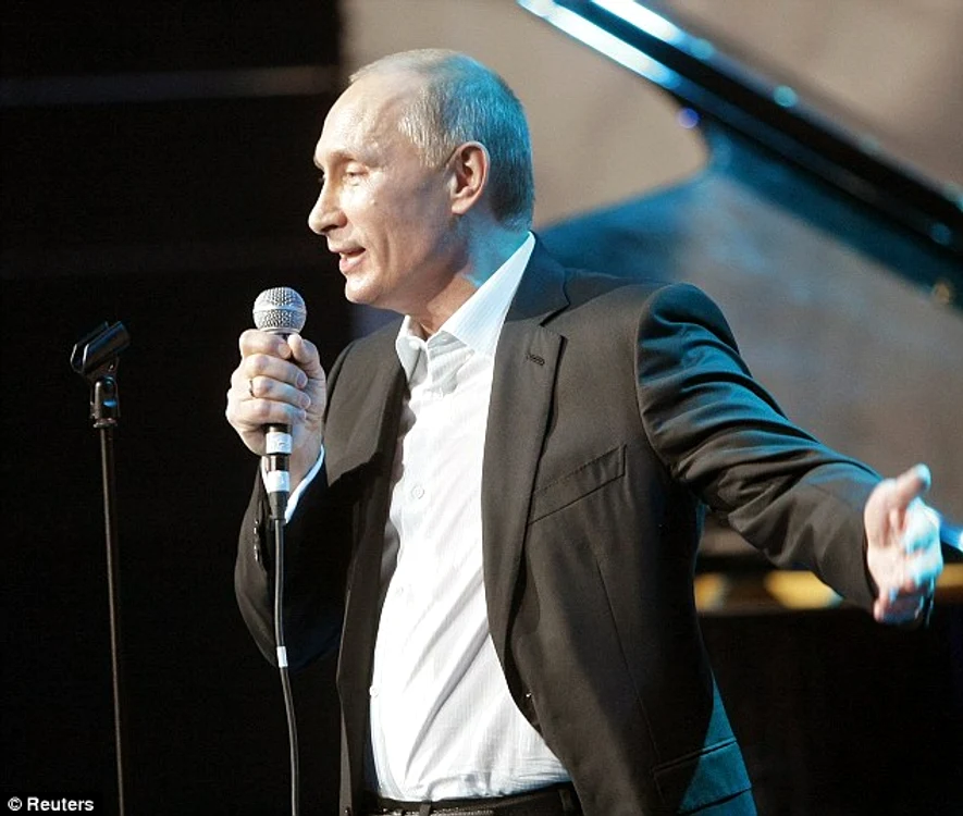 Preşedintele rus Vladimir Putin interpretând îndrăgitul cântec