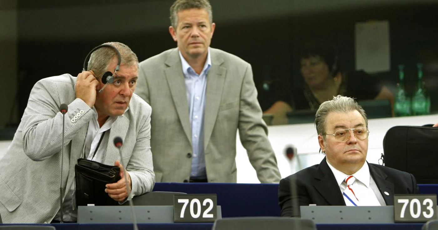 Europarlamentarii români sunt codaşi la redactarea de rapoarte, dar fruntaşi la declaraţii 