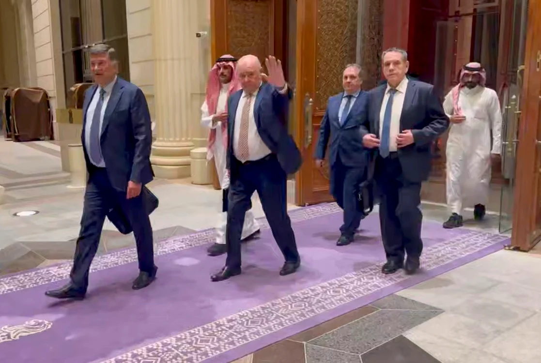 Delegația rusă părăsește hotelul din Riad după negocieri de 12 ore cu SUA FOTO EPA-EFE