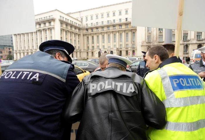 Polițiștii au dreptul să intervină și la proteste, dacă legea care le dă puteri sporite va fi promulgată