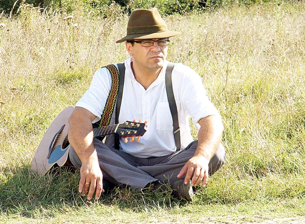 
    Mihai Mărgineanu a mai lucrat  la Antena 1, în 2007, când  a jucat în “Clanul Sprânceană”  