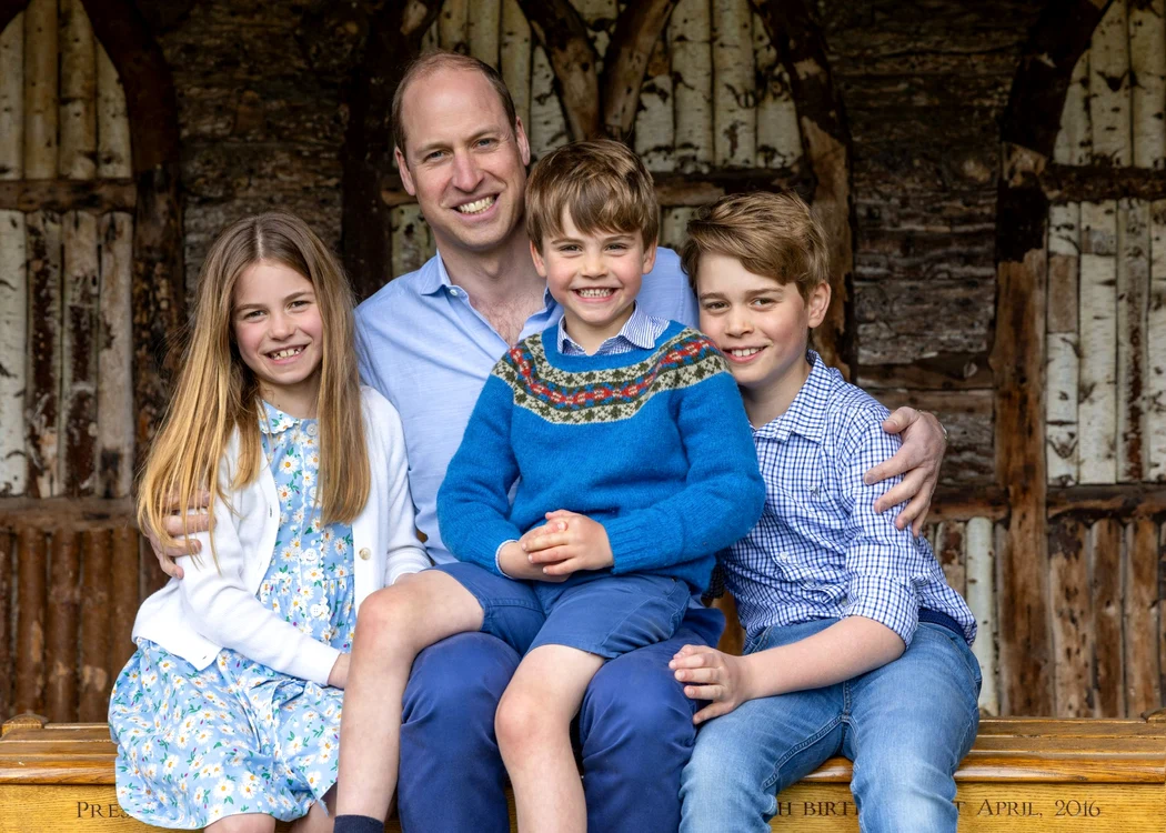 Prințul William, alături de cei trei copii ai săi