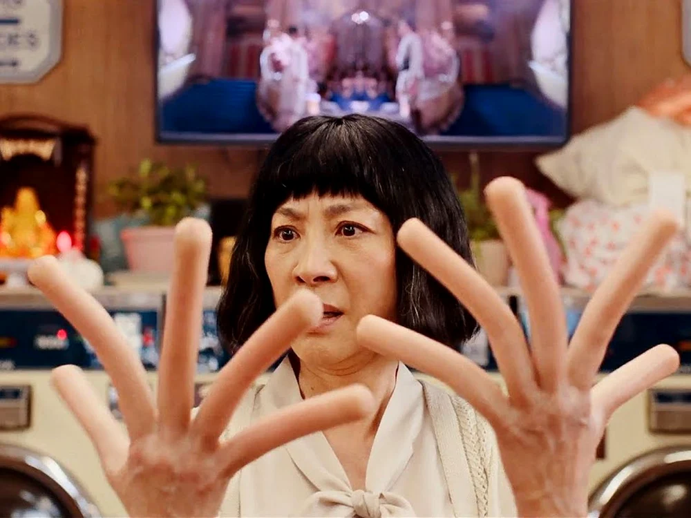 Michelle Yeoh, într-o scenă din „Everything Everywhere All at Once“