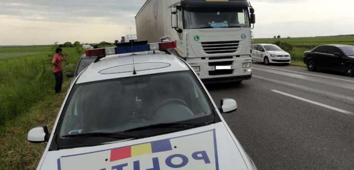 Politistii vor controla si autovehiculele care transporta marfa. FOTO arhiva Adevarul