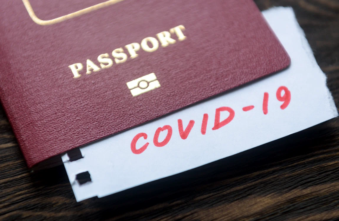 
    ”Pașaportul Covid” va fi o aplicație mobilă care va include rezultate ale testelor și dovada vaccinăriifoto: Shutterstock  