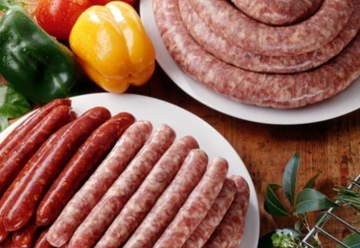 Întâmpină sărăbătorile de Crăciun cu această delicioasă reţetă de cârnaţi!