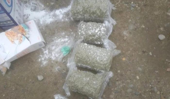 Un bărbat prins în flagrant cu droguri în valoare de 43.000 de euro FOTO: Poliţia Română