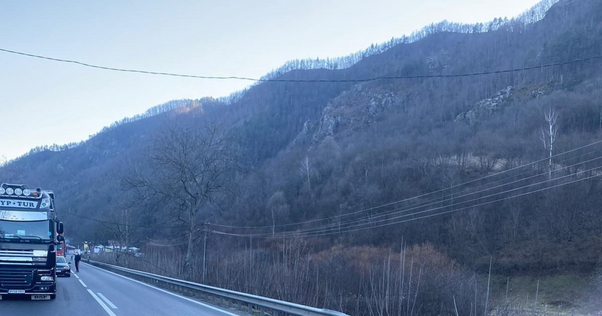 Accident rutier pe DN7: Trafic blocat pe Valea Oltului