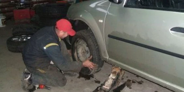 Echiparea maşinii pentru iarnă, un lux necesar