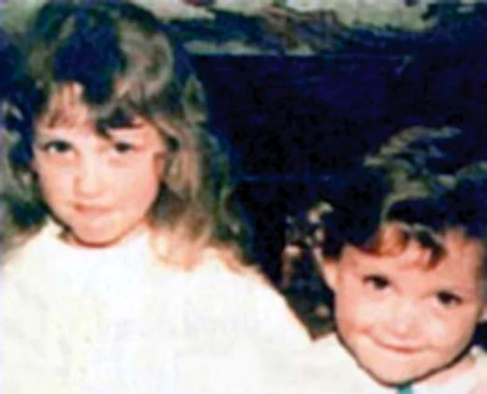 Împreună cu sora ei  mai mare, Oana (în dreapta) 