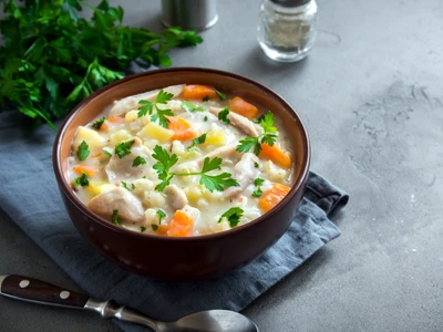 Supa de pui cu orez  Sursa foto shutterstock 1188113863 jpg