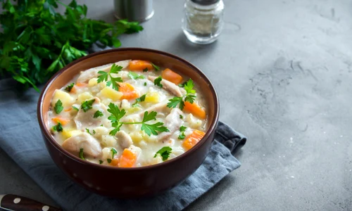 Supa de pui cu orez  Sursa foto shutterstock 1188113863 jpg