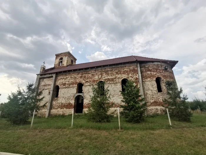 Biserica ortodoxă de la Nadăş a renăscut FOTO Ş.Both