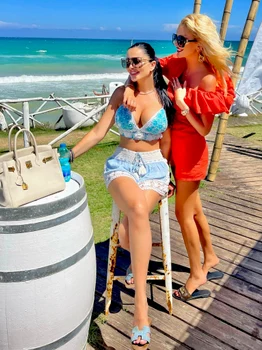 Brigitte si sora ei Cristina Szeifert in vacanta in Puglia Italia (1) jpg