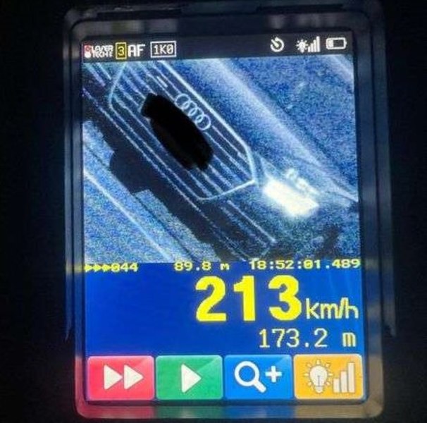 Întreceri între vitezomani pe DN1 din Sibiu. Pe acelaşi tronson, în 24 de ore, doi şoferi au fost prinşi cu 213 şi, respectiv, 193 km/h