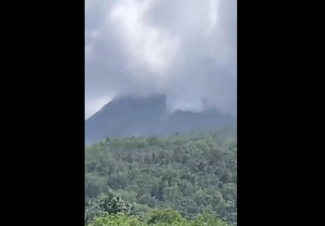 Erupție puternică a vulcanului FOTO Twitter
