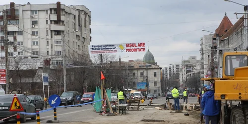 Banere pe şantierele electorale ale primarului Gheorghe Nichita