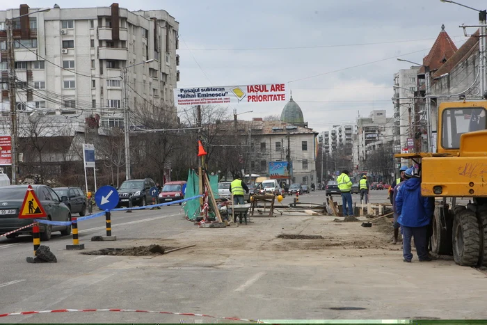 Banere pe şantierele electorale ale primarului Gheorghe Nichita