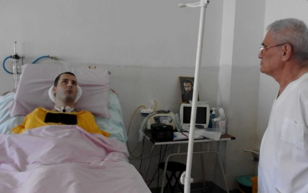 Pacienţi cu şanse de recuperare sunt pur şi simplu abandonaţi, acuză medicul care şi-a îngrjit mai bine de doi ani şi jumătate fiul FOTO Alina Mitran