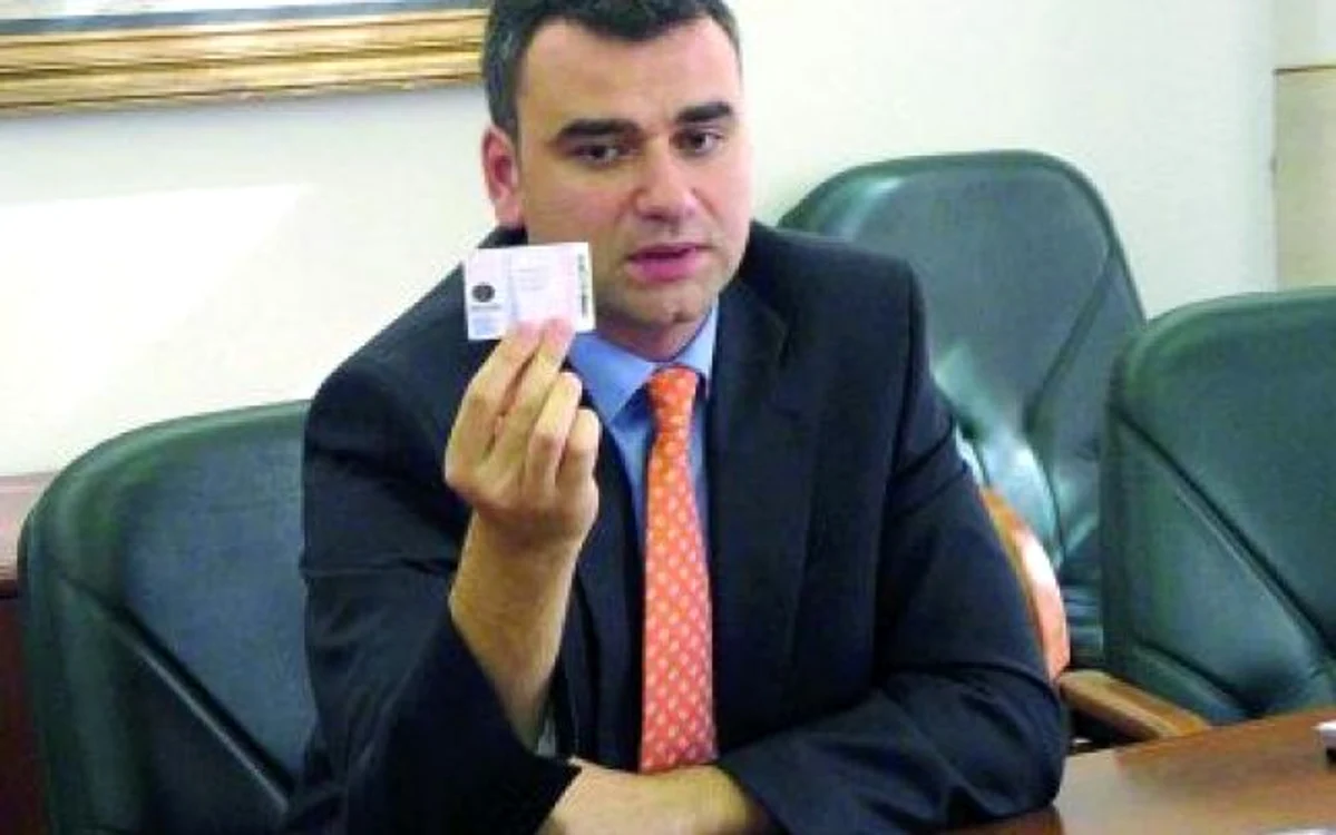 Iaşi:EXCLUSIV Fost prefect, Marius Bodea, i-a pus pilă unui agent de la Rutieră, acuzat de corupţie