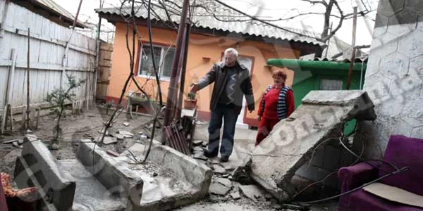 Bucăţile de beton au căzut în curtea familiei Drăceanu