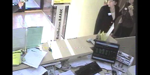 Întreaga scenă a fost filmată de camera de supraveghere din bancă