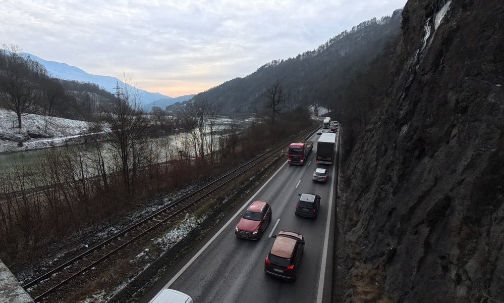 Restricții de circulație pe Valea Oltului timp de trei luni: circulație oprită în reprize de câte 30 de minute
