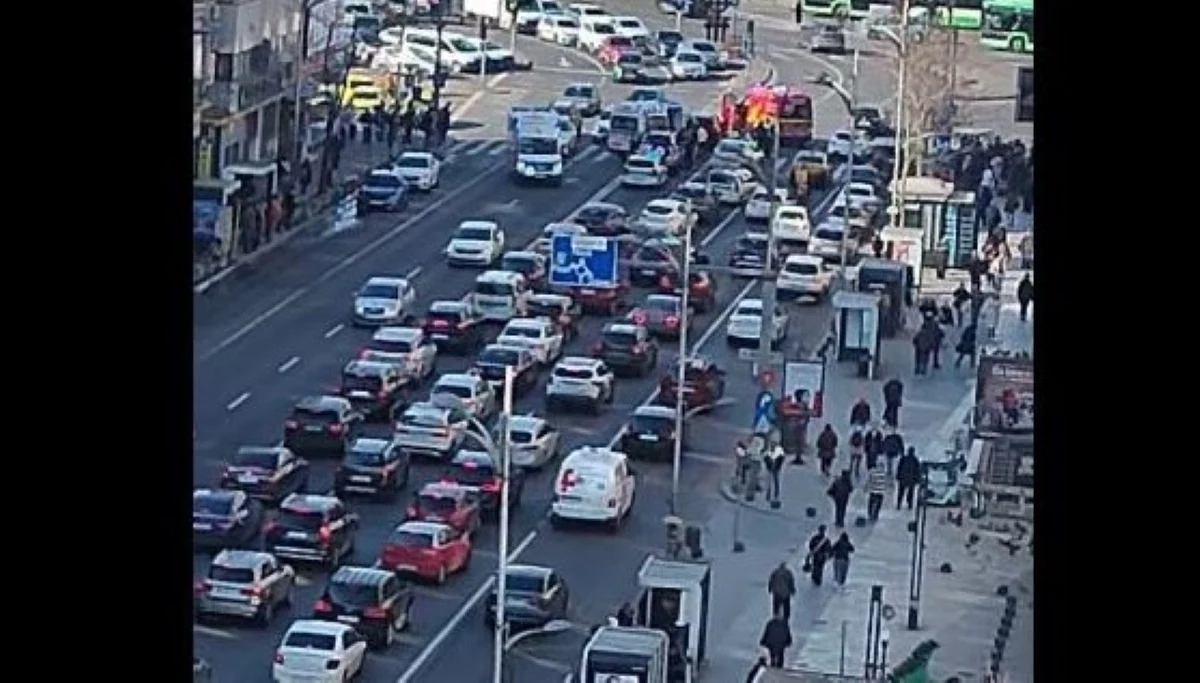 Trafic blocat în centrul Capitalei, în zona Piața Romană, din cauza unui accident grav. Pieton resuscitat la faţa locului
