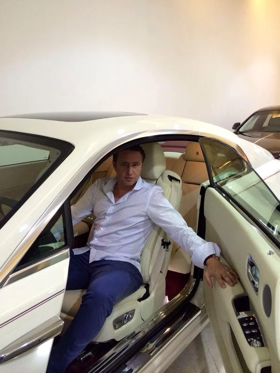 
    Reghecampf a primit un Rolls Royce cadou  