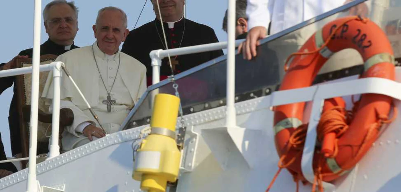 Papa Francisc I a vizitat insula lângă care s-a produs tragedia