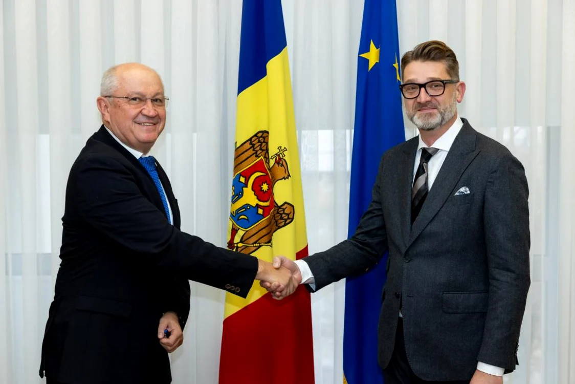 Alexandru Munteanu a avut întrevederi cu diplomatul român și oficialul american. FOTO: Gov.md