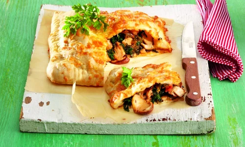pizza calzone cu legume si branza jpeg