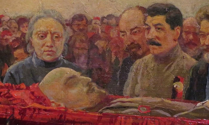 Iosif Stalin, la funeraliile lui Vladimir Lenin (pictură de Isaak Brodsky / Wikimedia Commons)