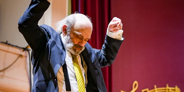 Dirijorul Gian Luigi Zampieri, la Filarmonica Ion Dumitrescu din Ramnicu Valcea FOTO PINPHOTO jpg