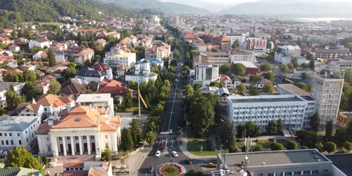 Zona administrativă din municipiul Râmnicu Vâlcea și bulevardul Calea lui Traian Foto Daciana Stoica jpg