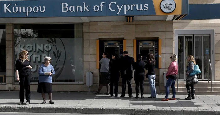 Banca centrală a Ciprului a decis ca sucursala din România a Bank of Cyprus să rămână închisă încă două săptămâni FOTO Reuters