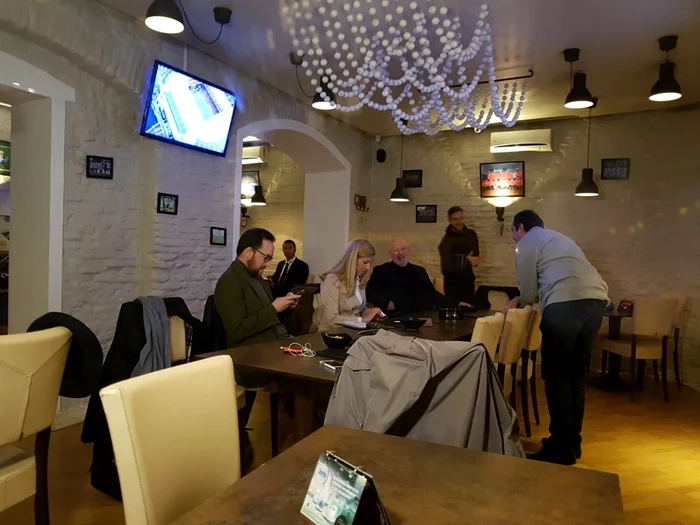 Frans Timmermans a urmărit într-un restaurant din Sibiu cea de-a doua semifinală de Liga Campionilor dintre Ajax şi Tottenham