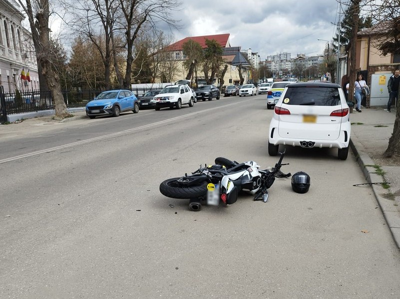 Un elev de la Colegiul Național „Radu Greceanu” Slatina, accidentat în fața școlii. Adolescentul era pe motocicletă