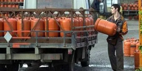 Buteliile se transportă doar în masini speciale, în condiţii de maximă securitate Foto: arhivă
