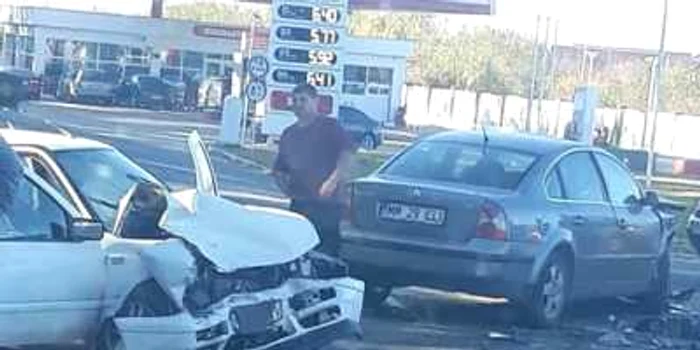 Imactul a făcut două victime Foto: axanews.ro