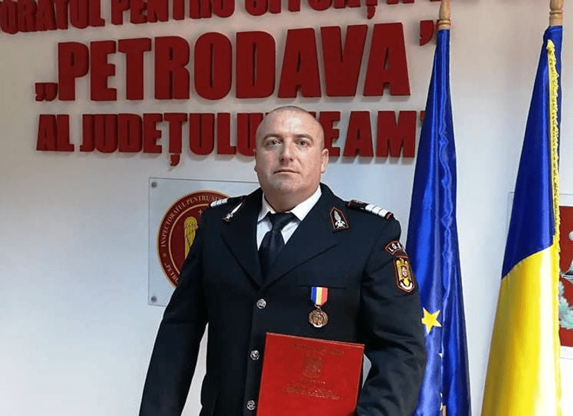 Pompieri, salvatori și în timpul liber. Oamenii potriviţi exact la locul potrivit
