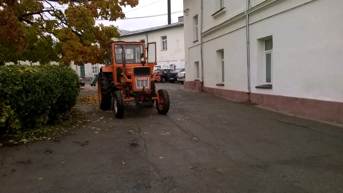 Tractoarele de la Colegiul Agricol sunt vechi de peste patru decenii