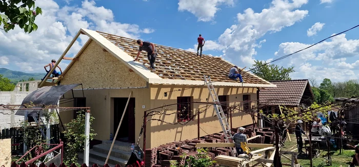 Casa familiei Blendea a fost reparată într-un timp record Foto: Narcis Petre Remetea/Facebook
