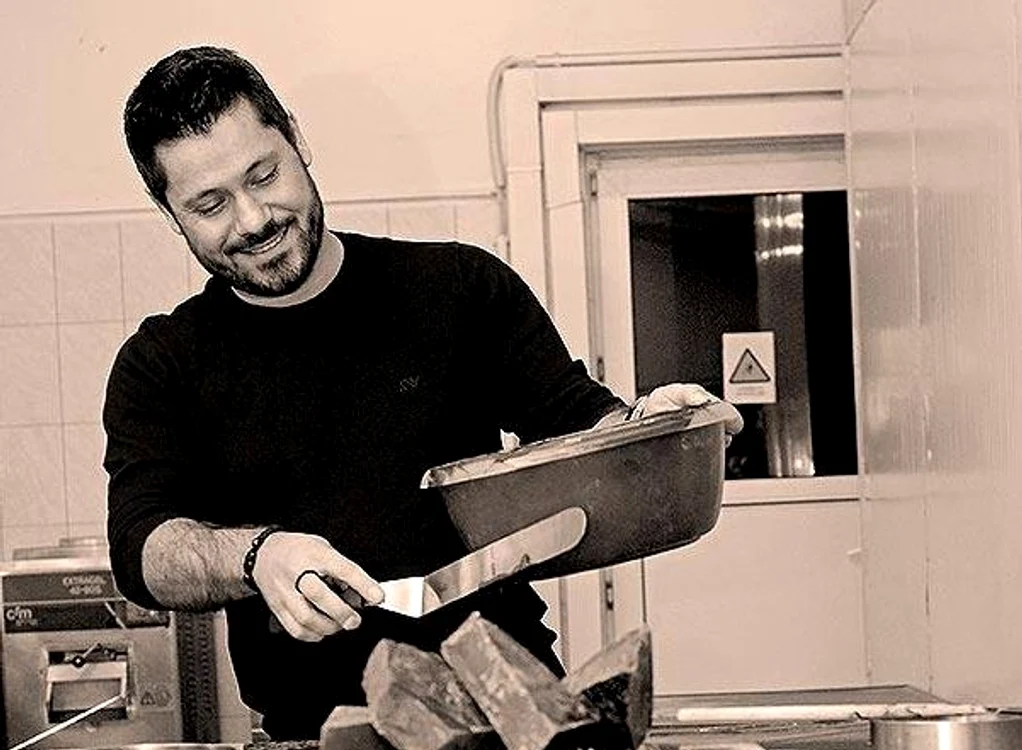 
    Chef Tudor Constantinescu a făcut din pasiunea sa pentru dulciuri o afacere prosperăFoto Arhivă Personală  
