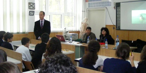 Aspect de la întâlnirea cu elevii