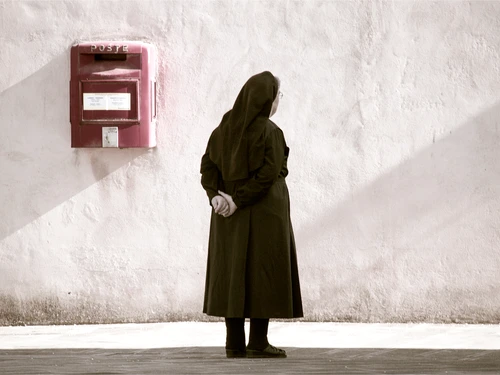 1 calugarita shutterstock 719341603 jpg jpeg