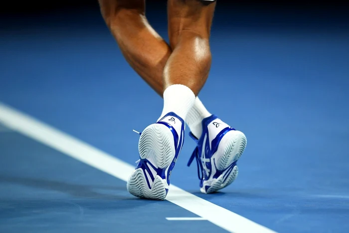 Picioarele sârbului Novak Djokovic sunt fotografiate în partida contra francezului Lucas Pouille în timpul turneului de tenis Australian Open la Melbourne Australia FOTO EPA-EFE / Lukas Coch