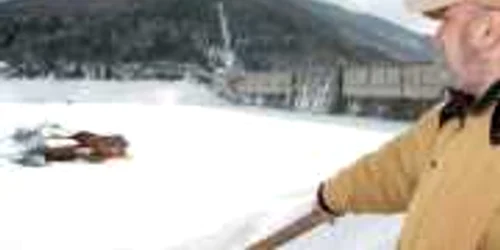 În urma impactului, gheaţa de pe lacul Bicaz nu a cedat