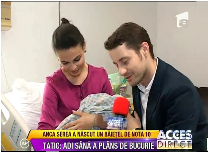 
    Adi Sînă alături de soția sa și copilul  