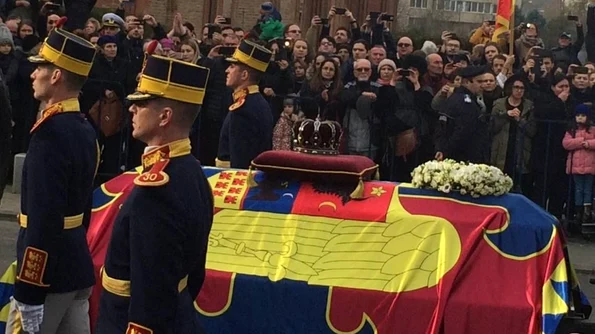 De ce nu a fost utilizată coroana de oţel a regilor României la ceremonia funerară a regelui Mihai I  jpeg